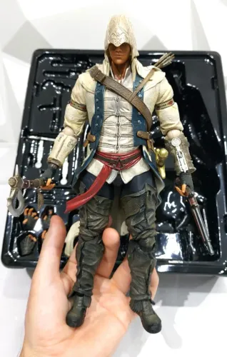 Play Arts Kai Assassin's Creed - Connor Original