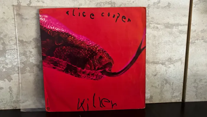clássico álbum Killer do ícone do shock rock Alice Cooper
