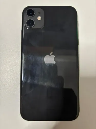 Vendo iPhone 11 ,  preto , em ótimo estado .