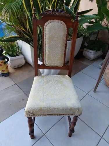 Cadeira antiga 