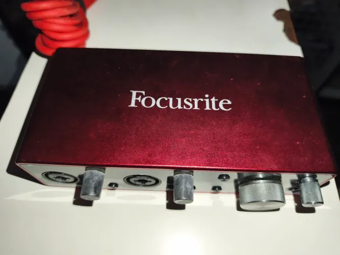 Interface de Áudio Scarlett Focurite 2i2 3ª Gen