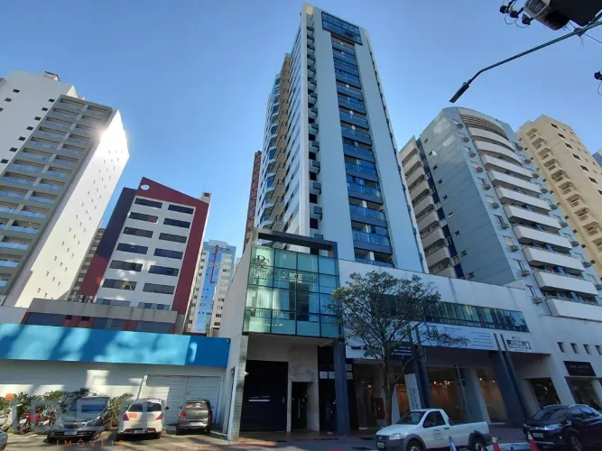 Apartamento para alugar no condomínio Gran City no bairro Zona 01 - Maringá/PR