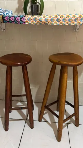 Par Banquetas Altas de Madeira