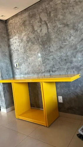 Aparador de madeira Amarelo 1,80m.