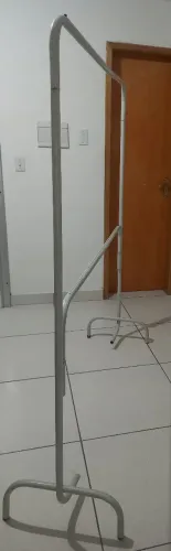 Arara suporte para roupas - usada em bom estado
