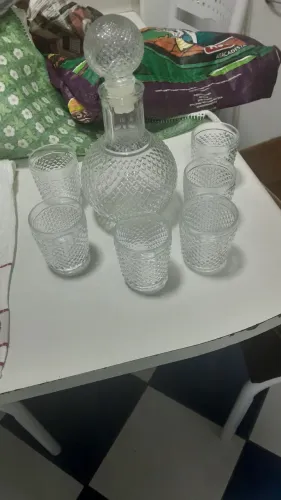 Conjunto Garrafa e copos para aperitivos