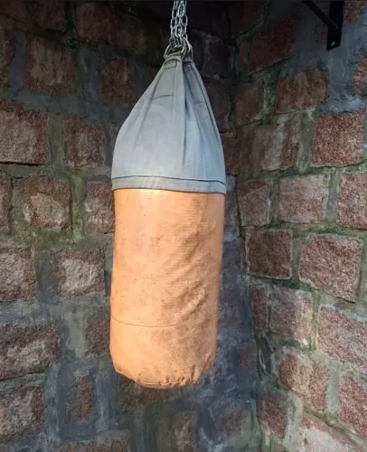 Saco de pancada e suporte