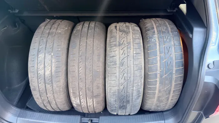 Vendo 4 Pneus Aro 15 - 195/60R15