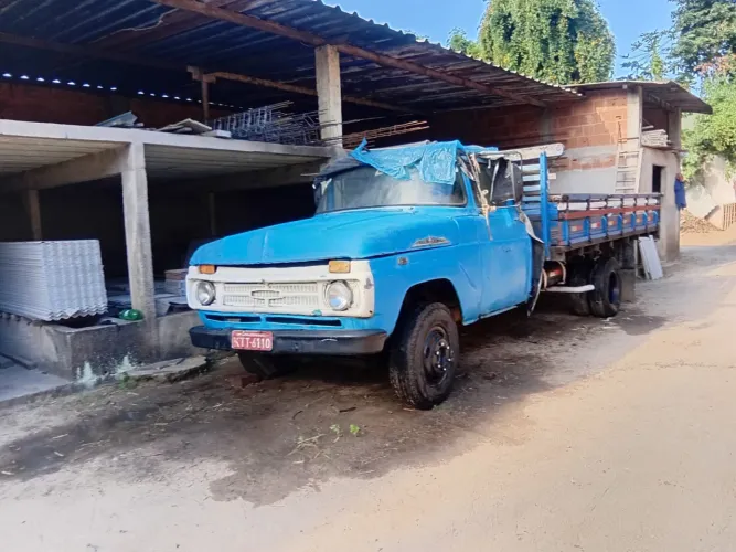 Caminhão carroceria 1971 com motor 1113 - Oportunidade