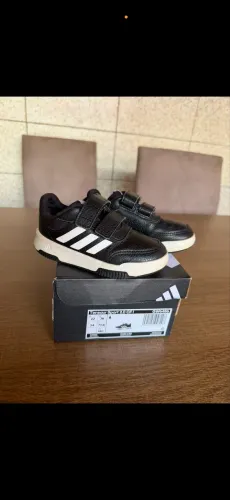 Tênis adidas