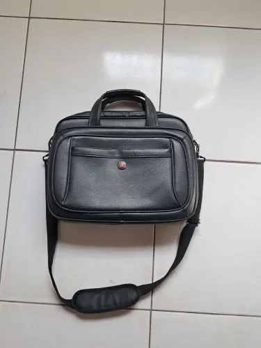 Bolsa executiva de couro