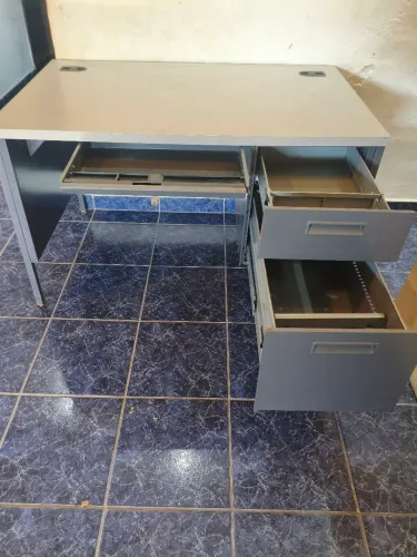 Mesa de escritório Hon original importada 