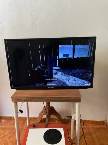 VENDO TV SMART 32 POLEGADAS + XBOX SERIE S COM UM CONTROLE E CABOS, VARIEDADES DE JOGOS.