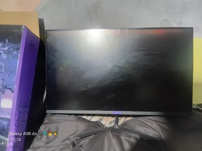VENDO MONITOR MANCER 27" 165HZ - TELA QUEIMADA - PRA PEÇAS Monitor liga normal, mas a tela