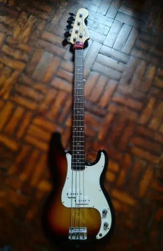 Baixo Squier Pbass