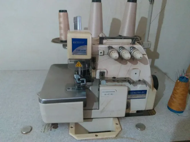 Overloque industrial Gemsy 2700series, bom estado, funcionando