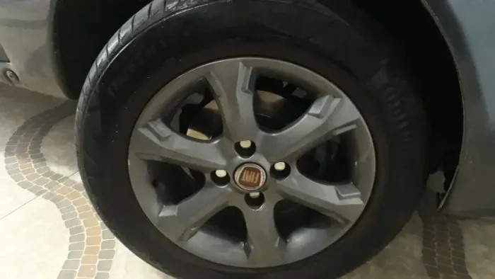 Roda aro 14 fiat Treking, com pneus Continental