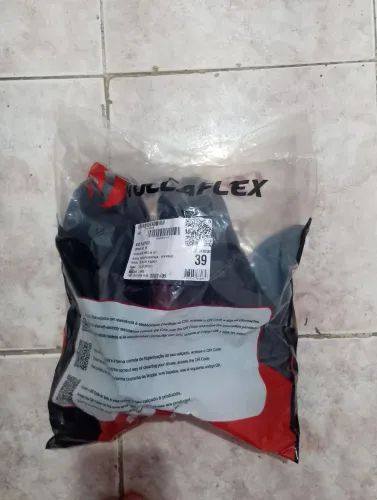 Vendo bota pra trabalhar, nova !