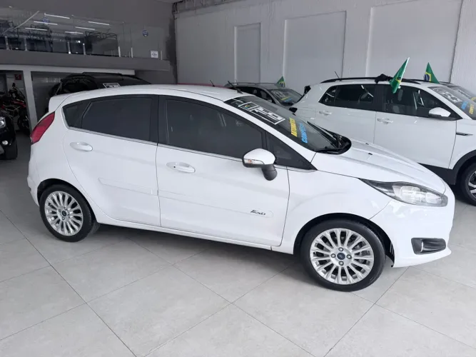 Ford Fiesta 1.6 16V Flex Aut. 5P 2016