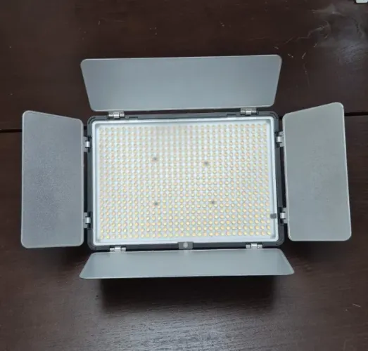 Iluminador LED Profissional para Foto e Vídeo com Barndoors