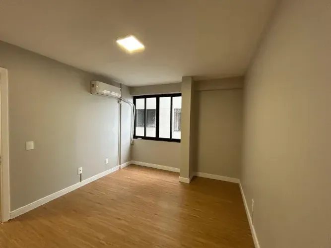 Apê com 01 quarto, na Av. Geúlio Vargas, ótimo para estudante.