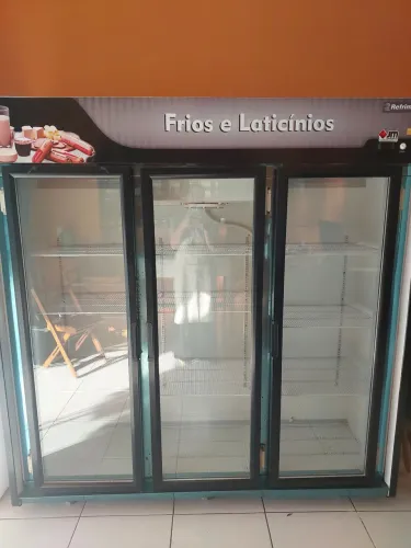 Refrigerador expositor Refrimate 3 portas 