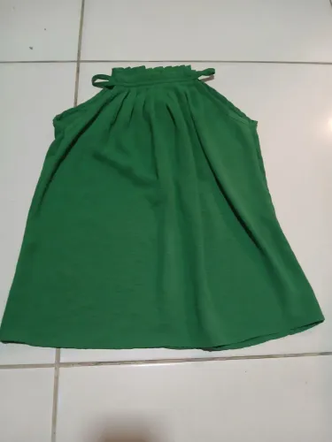 Roupas feminina (R$20,00 cada peça).