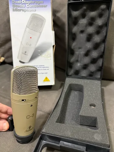 Microfone Behringer C3 com condensador