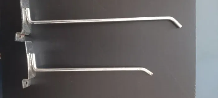 Ganchos de inox para prateleira canelada