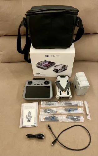 DJI Mini 4 Pro - Combo Fly More