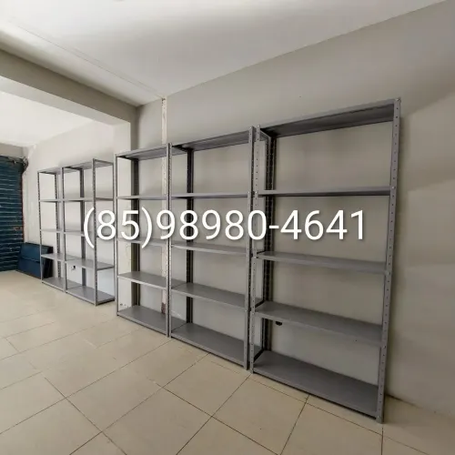 Estante com 5 prateleiras reforçadas