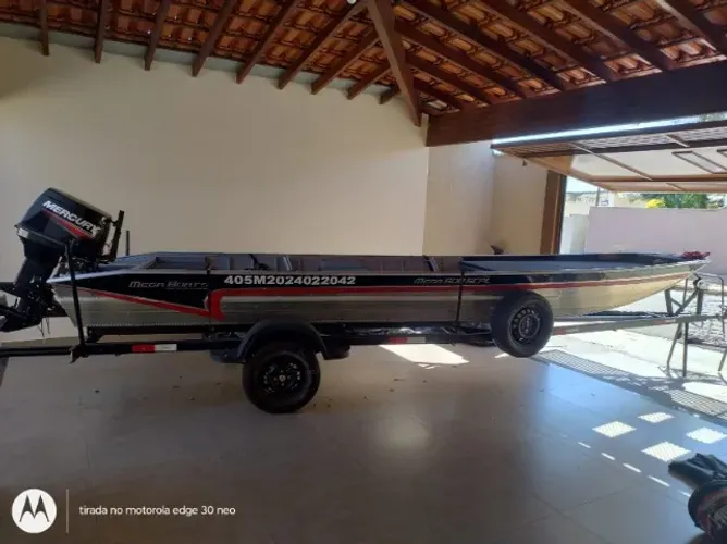 Vendo Barco  Mega Boats 6 metros com carreta e Motor Mercury 