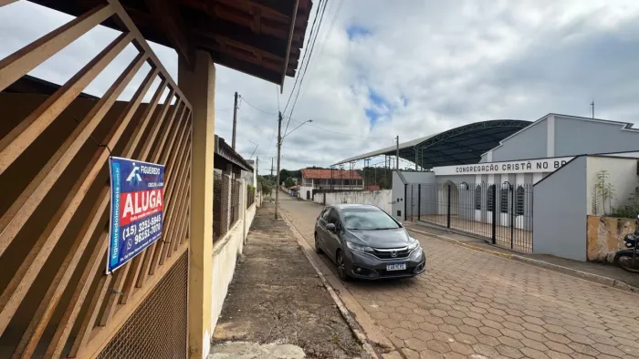 Casa para locação - Garagem Coberta e 2 Dormitórios - Bairro da Americana em Tatuí, Interi