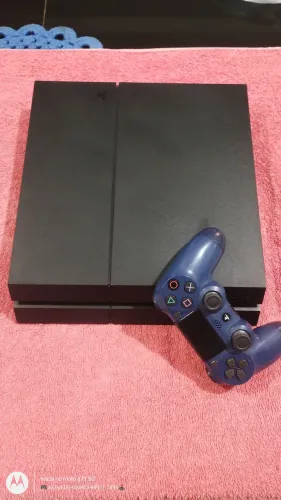 Vendo PlayStation 4 modelo preto fosco.