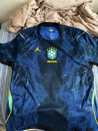 Camisa Brasil Azul Modelo Jogador 2026
