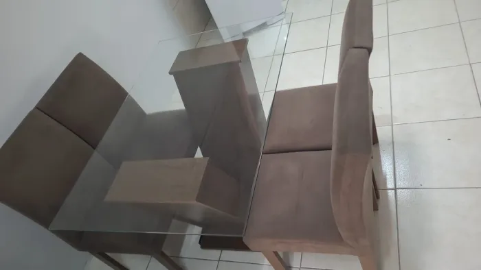 MESA DE JANTAR COM 4 CADEIRAS + TAMPO DE VIDRO