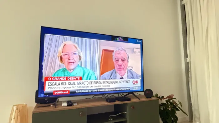 TV LCD 55 TCL 4K - Pequeno detalhe na tela 
