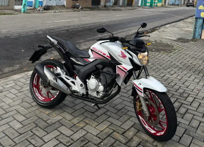 Honda CB Twister 250F - 2022 / 2022 - Financio - Aceito Cartão !!