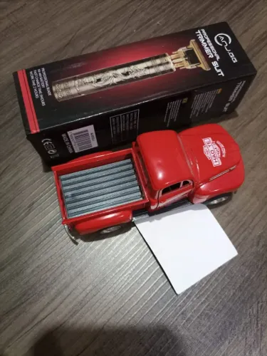 KIT APARELHO, MAQUINA DE BARBEAR MAIS UM MINI CARRINHO DE METAL PARA COLECIONADOR