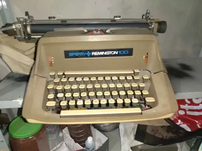máquina de escrever antiga