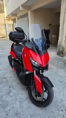 Vendo xmax 250 2202 2023 com 10.400km único dono. rodados.