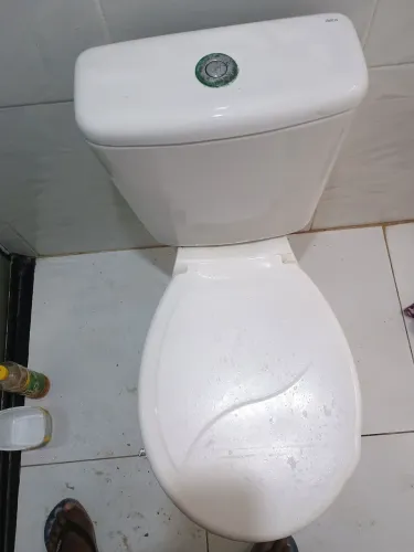 Vendo um vaso sanitário com caixa acoplada