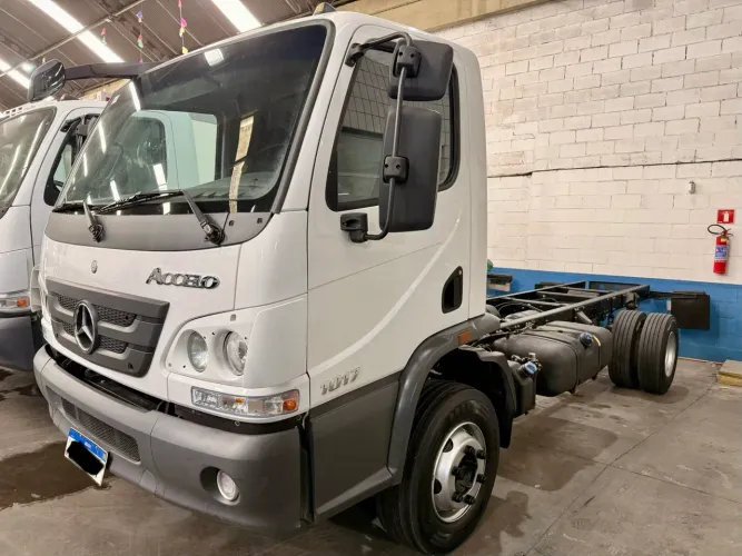 Caminhão a venda Mercedes Accelo 1017