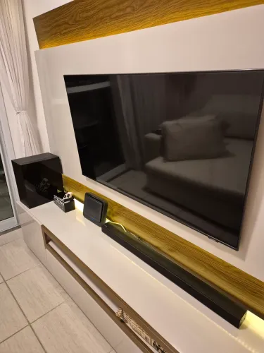 Soundbar com subwoofer Samsung 300 watts RMS