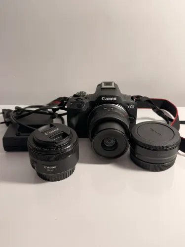 Câmera Canon EOS R50 + Lente RF-S 18-45mm + Lente EF 50mm + Adaptador de Lente EF-EOS R