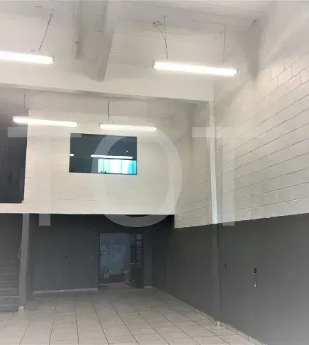 SALÃO COMERCIAL COM ESCRITÓRIOS 370m2 - 6m de pé direito, TRIFÁSICO.