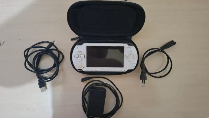 Vendo PSP branco.