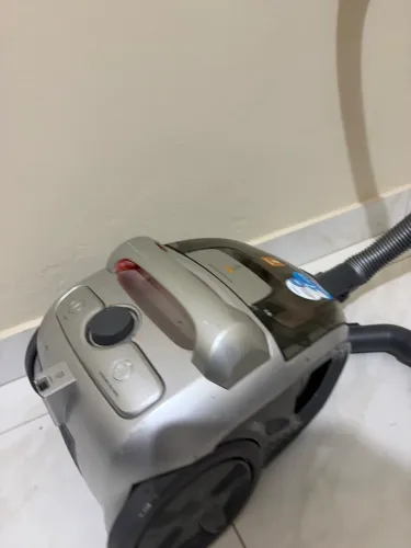 Aspirador de pó tudo funcionando perfeito. Ótimo estado.