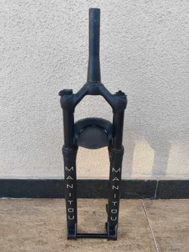 Suspensão a ar Manitou Machete Comp Boost com para barro