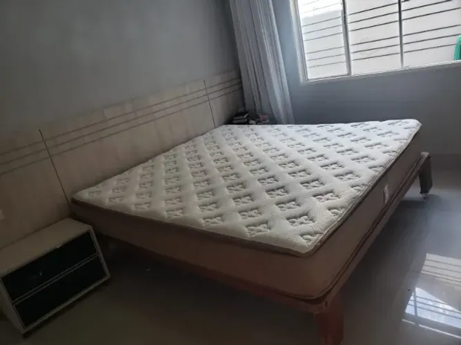 CAMA E COLCHÃO SUPER KING